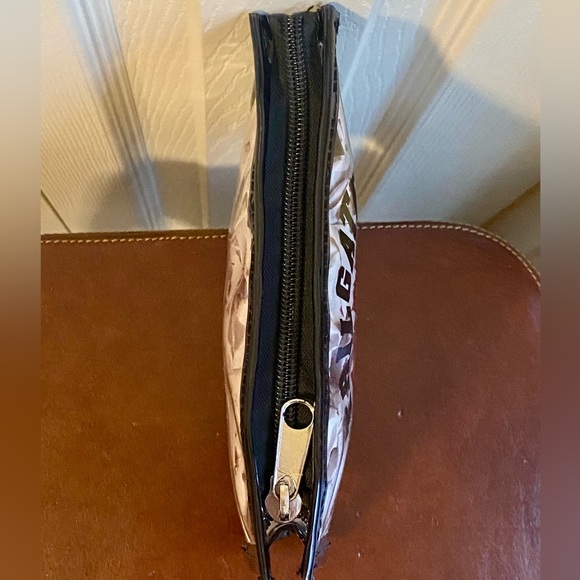 VS Pink Collegiate AR Razorback Pouch - Picture 4 of 4